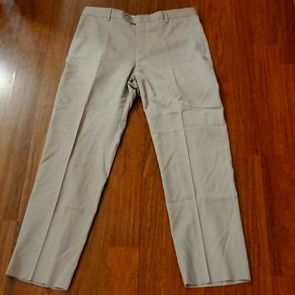 Jos.A.BANK Signature Tailored Fit Men's Wool Light Dress Pants - Size 34R